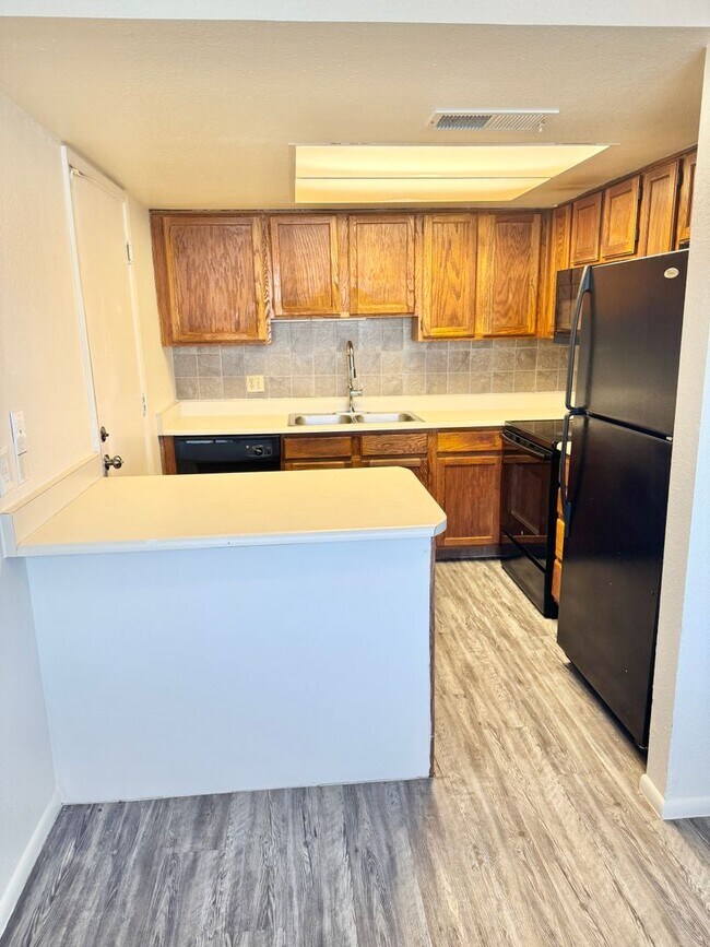 6828 N 81st Ln Glendale, AZ 85303 photo 5