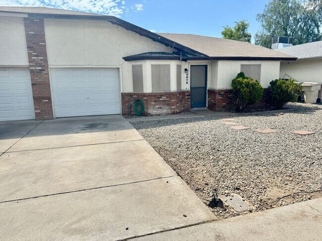 6828 N 81st Ln Glendale, AZ 85303 photo 3