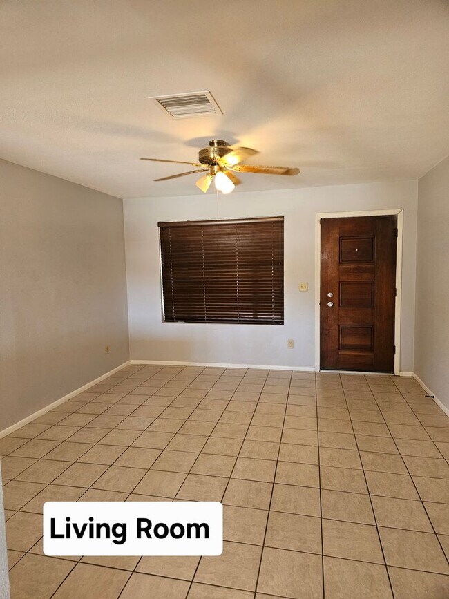 10206 S 43rd St Phoenix, AZ 85044 photo 2
