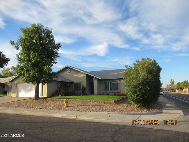 2324 W Highland Ct photo 3