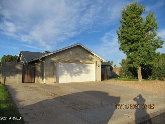 2324 W Highland Ct photo 5