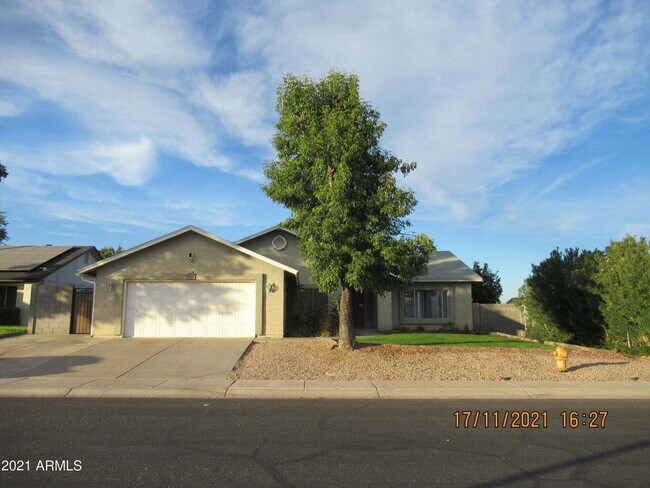 2324 W Highland Ct photo 2