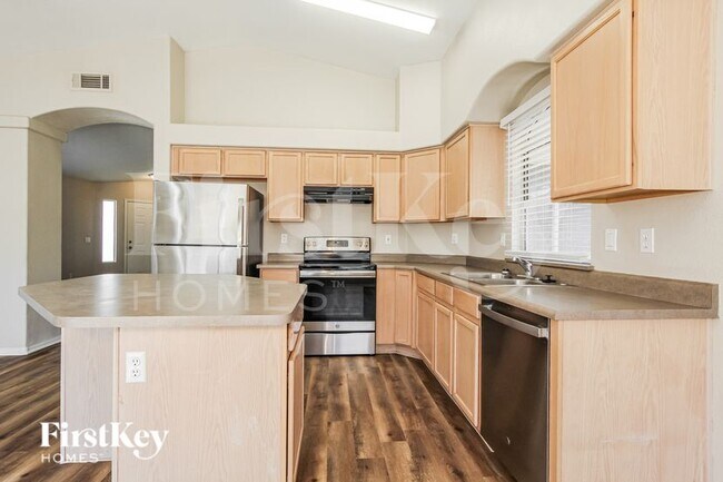 15615 W Watkins St Goodyear, AZ 85338 photo 4