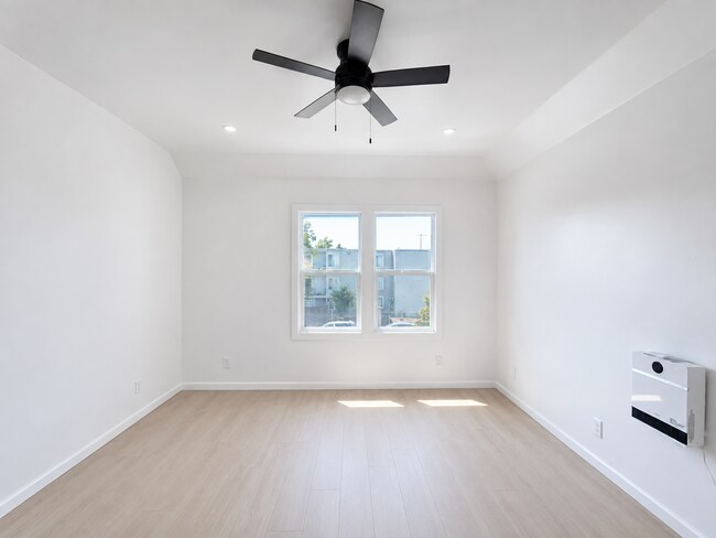 2916 Martin Luther King Jr Way Oakland, CA 94609 photo 4
