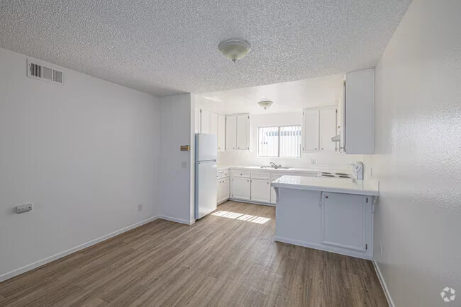 The Courtyard Apartments photo 5
