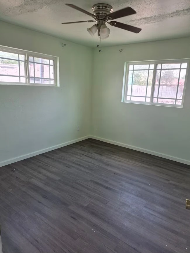 5038 W State Ave Glendale, AZ 85301 photo 4