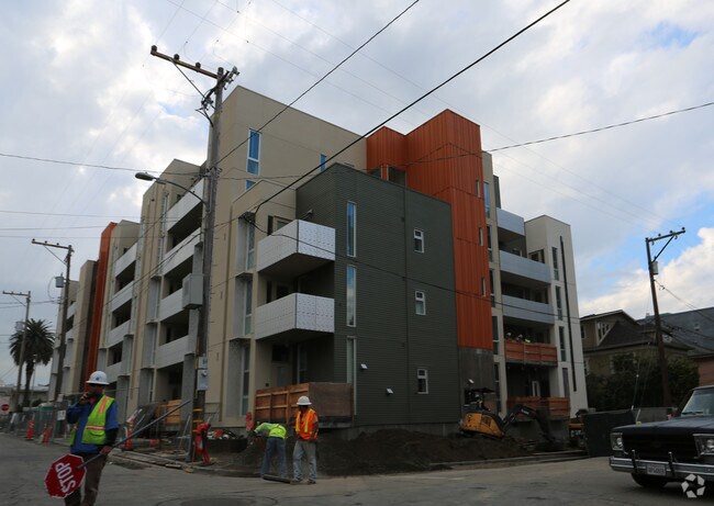 1BR/1BA Condo on Lakeside Drive · Oakland photo 3