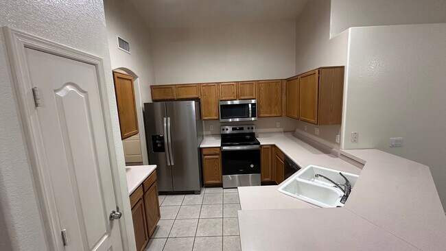 8560 W Laurel Ln Peoria, AZ 85345 photo 4