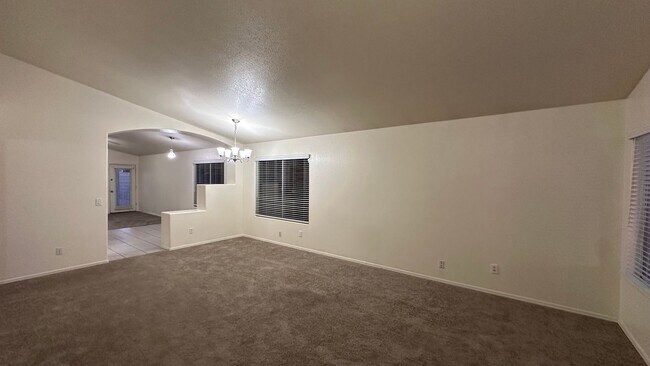 8560 W Laurel Ln Peoria, AZ 85345 photo 2