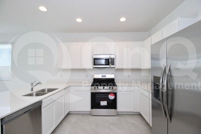 16751 W Alameda Rd Surprise, AZ 85387 photo 3