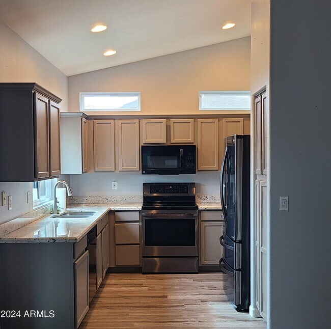 17407 N Larkspur Ln Surprise, AZ 85374 photo 4