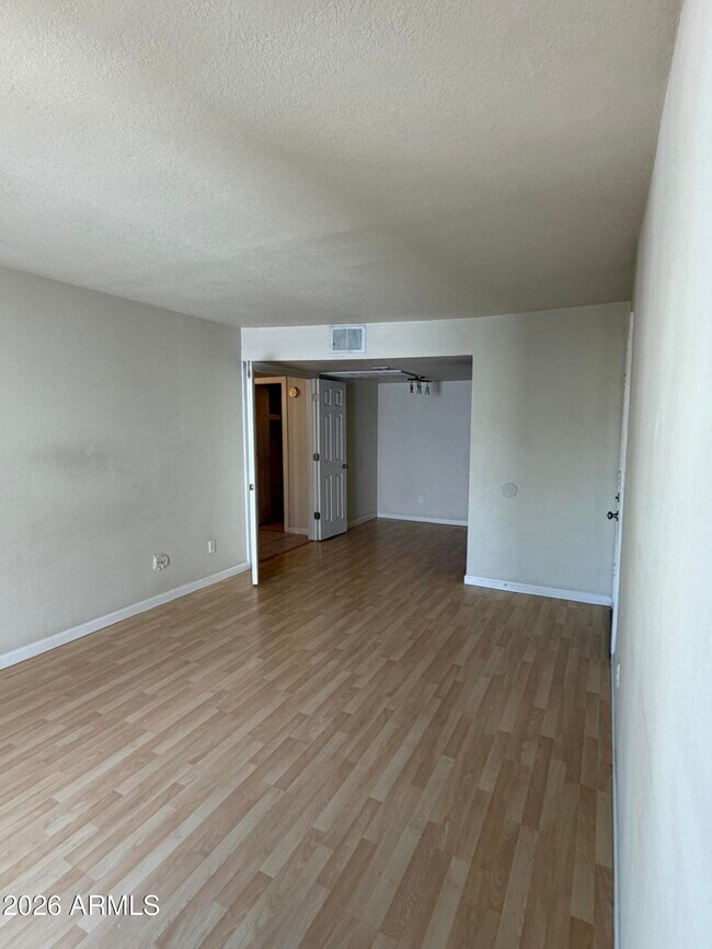 740 W Elm St Phoenix, AZ 85013 photo 2