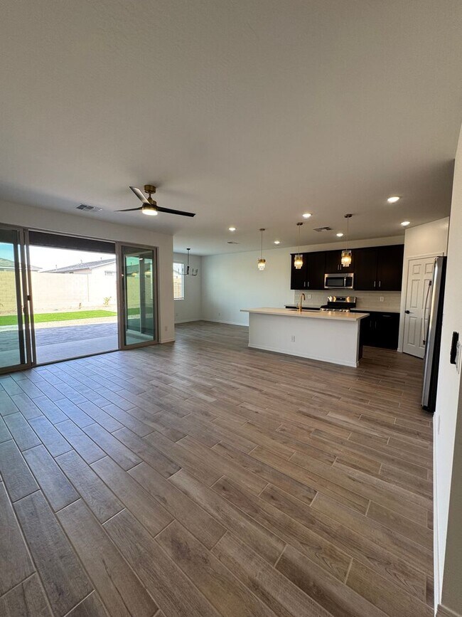 7582 W Smoketree Dr Peoria, AZ 85383 photo 3