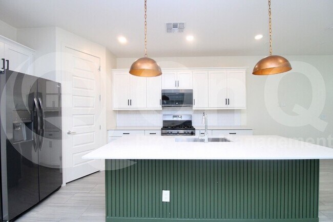683 N Bay Dr Gilbert, AZ 85233 photo 2