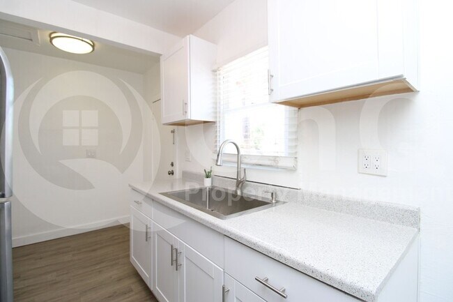 148 N 10th Ave Phoenix, AZ 85007 photo 4