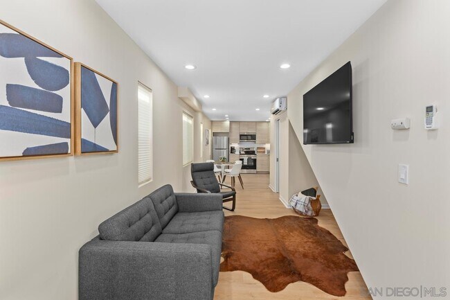 3043 Oliphant St San Diego, CA 92106 photo 4