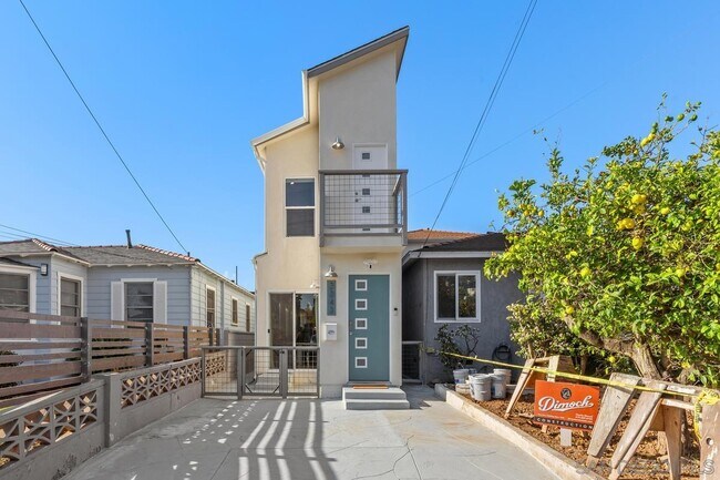 3043 Oliphant St San Diego, CA 92106