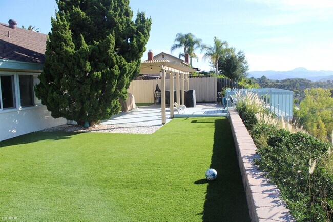 10039 Canyontop St Spring Valley, CA 91977 photo 3