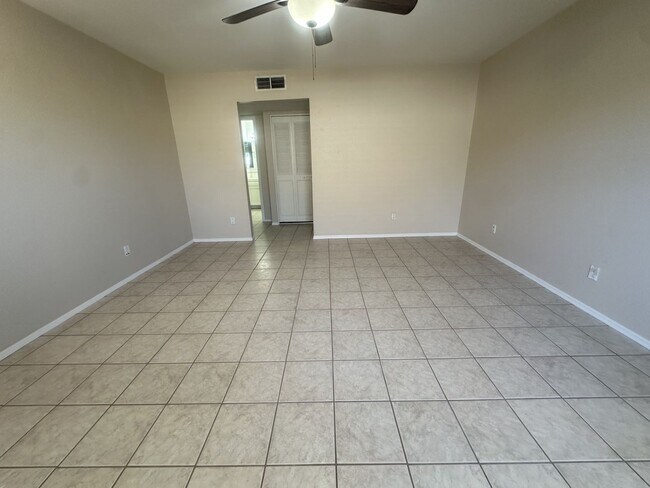 Tempe Single Level 3 Bedroom Twin Home With A 1 Car Garage And Covered Parking photo 4
