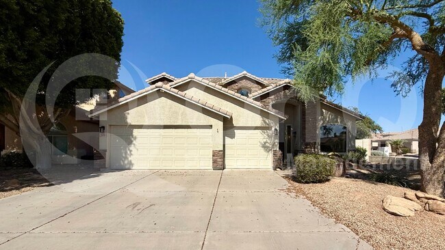572 N Bell Dr photo 4