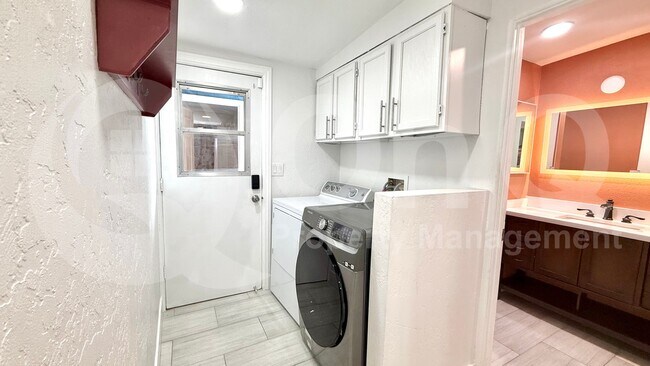 1419 E Hatcher Rd Phoenix, AZ 85020 photo 5