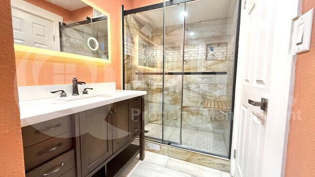1419 E Hatcher Rd Phoenix, AZ 85020 photo 3