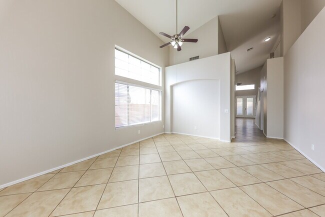 2102 S 114th Ln Avondale, AZ 85323 photo 4