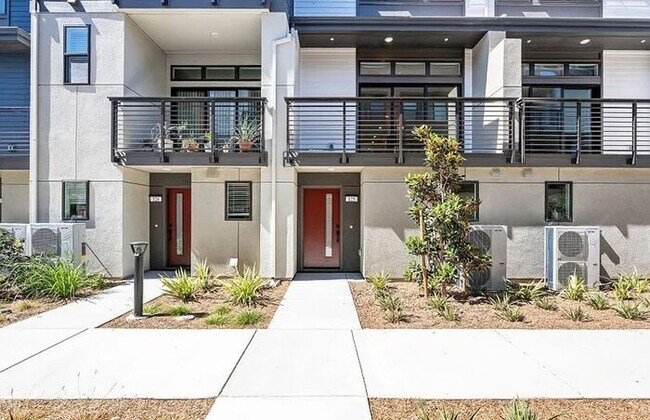 125 Waters Park Cir. photo 2