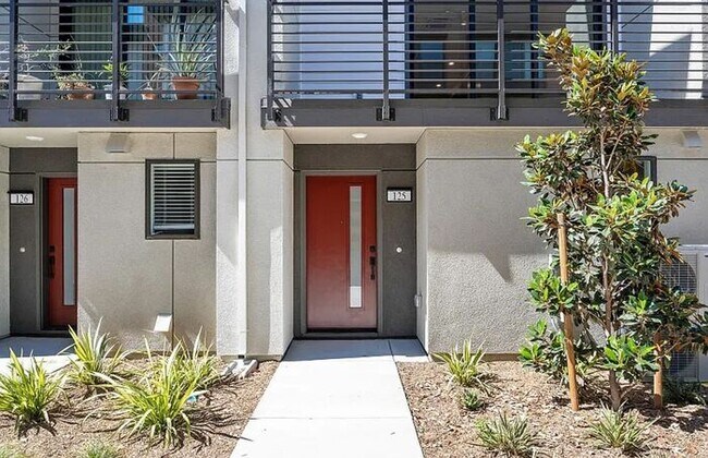 125 Waters Park Cir. photo 5