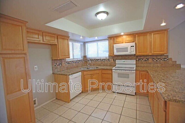 5736 W Angela Dr Glendale, AZ 85308 photo 3