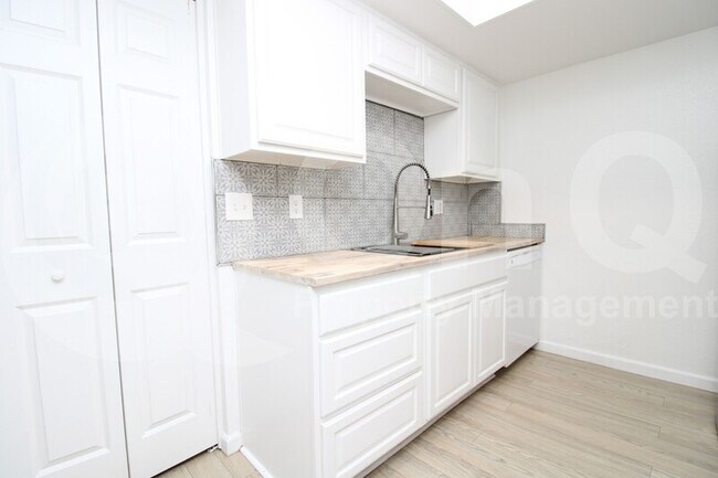 10210 N 7th Ave Phoenix, AZ 85021 photo 3