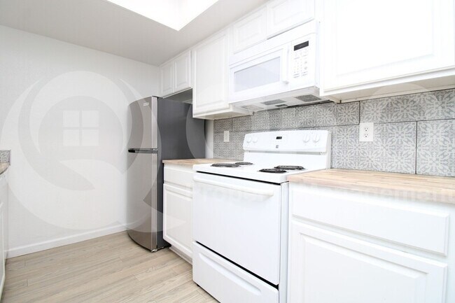 10210 N 7th Ave Phoenix, AZ 85021 photo 2