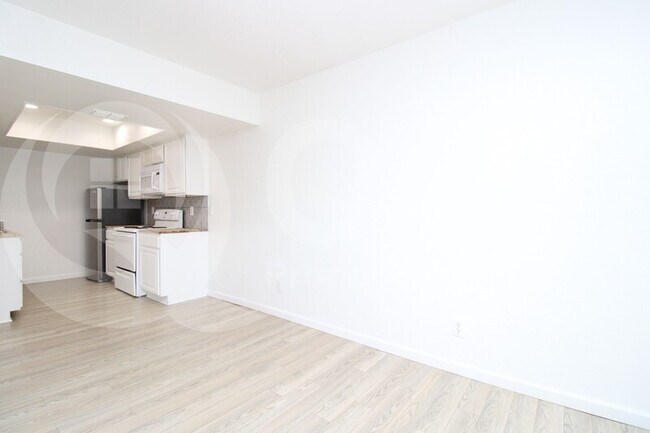 10210 N 7th Ave Phoenix, AZ 85021 photo 4
