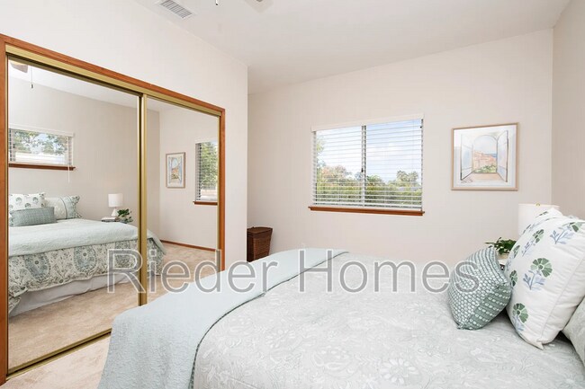 1606 Hackamore Rd photo 3