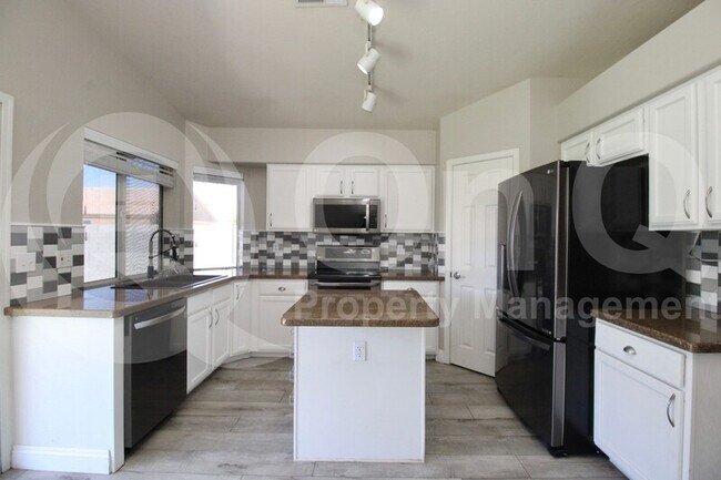 7407 E Lakeview Ave Mesa, AZ 85209 photo 3