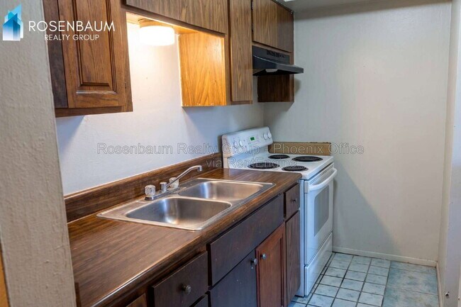 1724 E 6th Ave photo 2