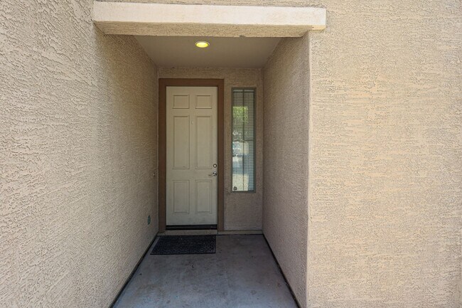 8217 S 23rd Pl Phoenix, AZ 85042 photo 4