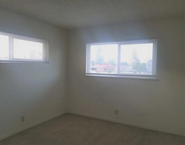4536 Hamilton Ave photo 4