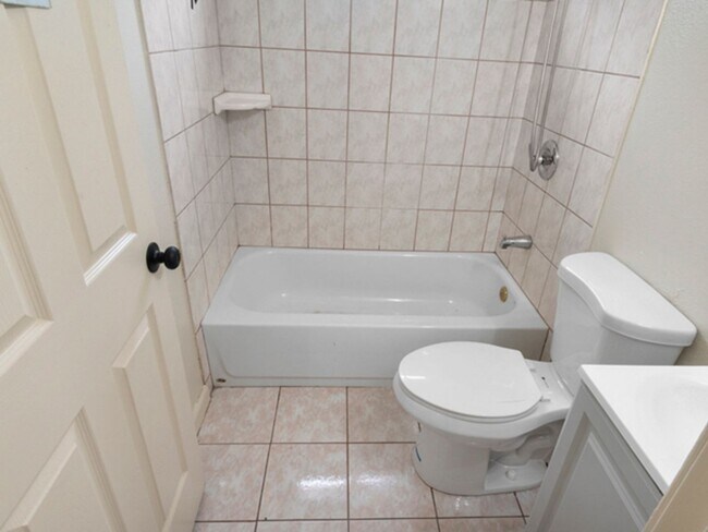 Charming 3-bedroom, 2-bath Home photo 3