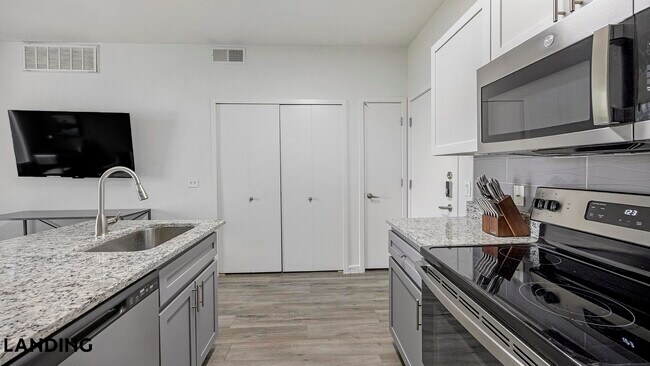 1811 E Apache Blvd Tempe, AZ 85281 photo 3