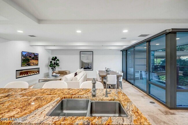 7121 E Rancho Vista Dr Scottsdale, AZ 85251 photo 3
