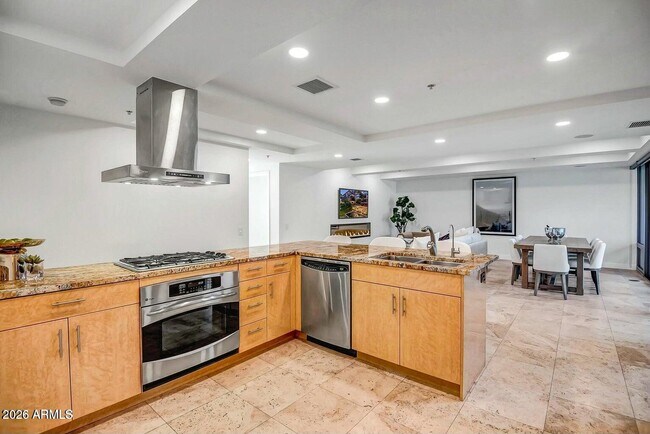 7121 E Rancho Vista Dr Scottsdale, AZ 85251 photo 2