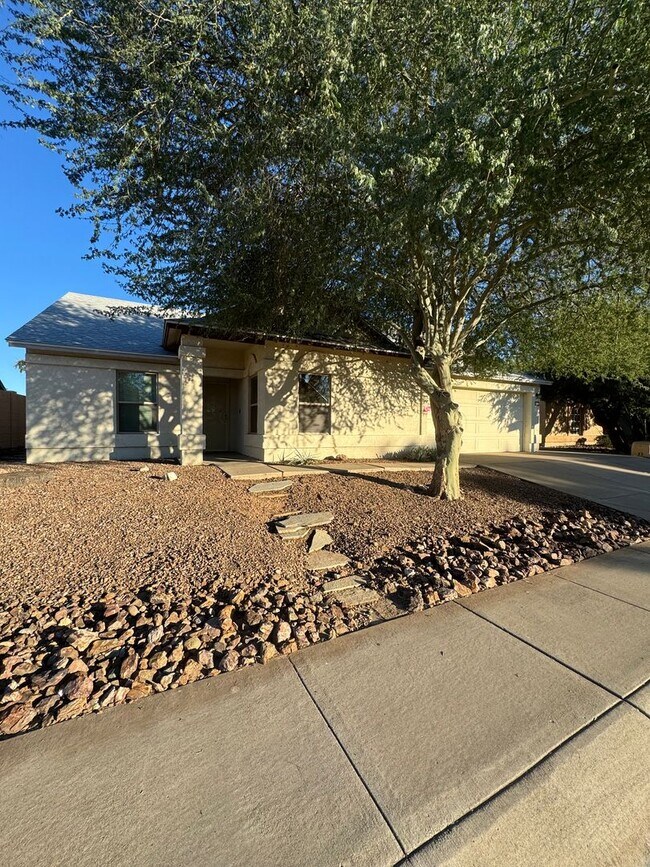 23849 N 41st Ave Glendale, AZ 85310 photo 2