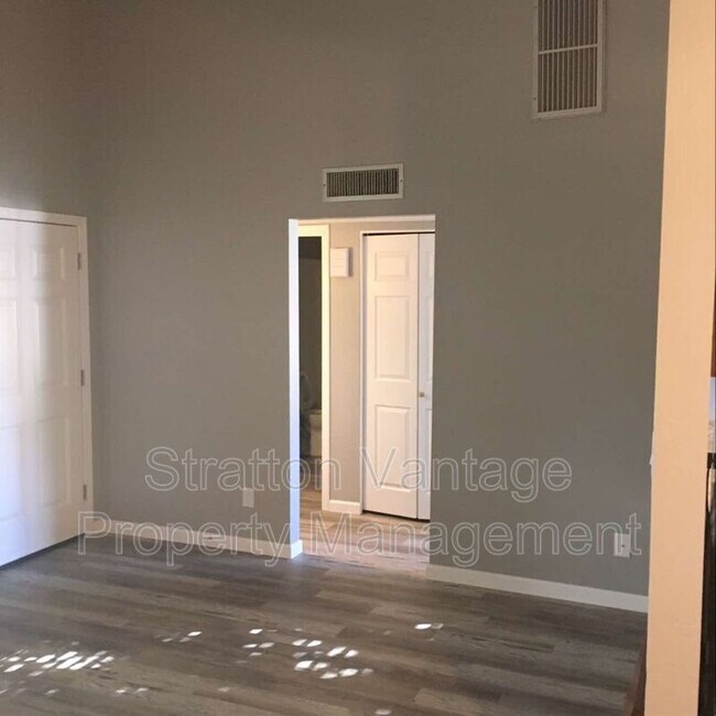 860 N Stapley Dr Mesa, AZ 85203 photo 3