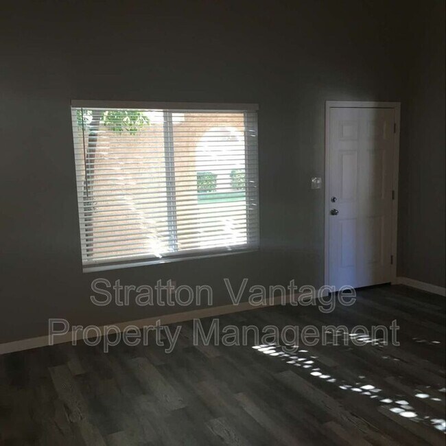 860 N Stapley Dr Mesa, AZ 85203 photo 2