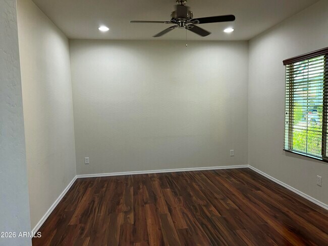 1019 W Spur Dr Phoenix, AZ 85085 photo 5