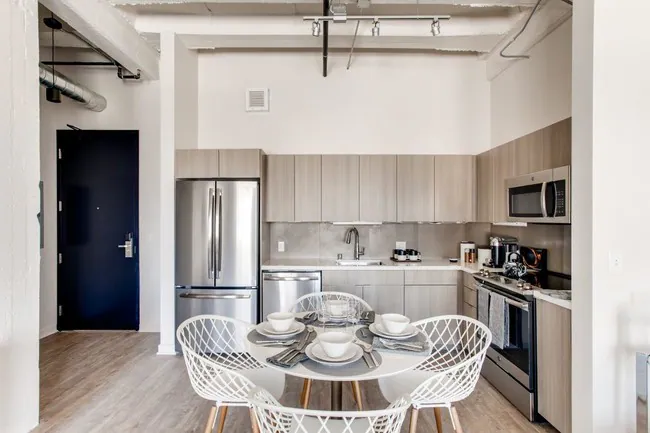 625 Broadway photo 3