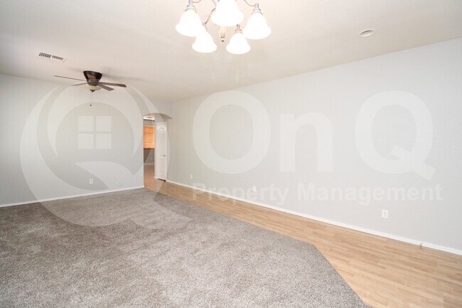 1467 E Chestnut Ln Gilbert, AZ 85298 photo 4