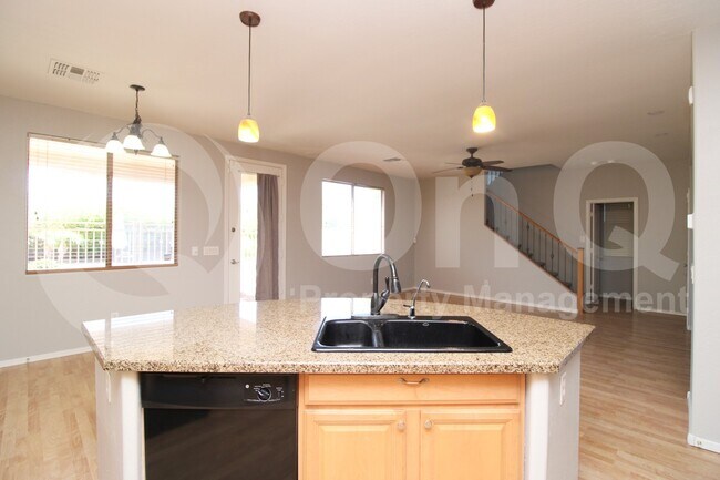 1467 E Chestnut Ln Gilbert, AZ 85298 photo 2