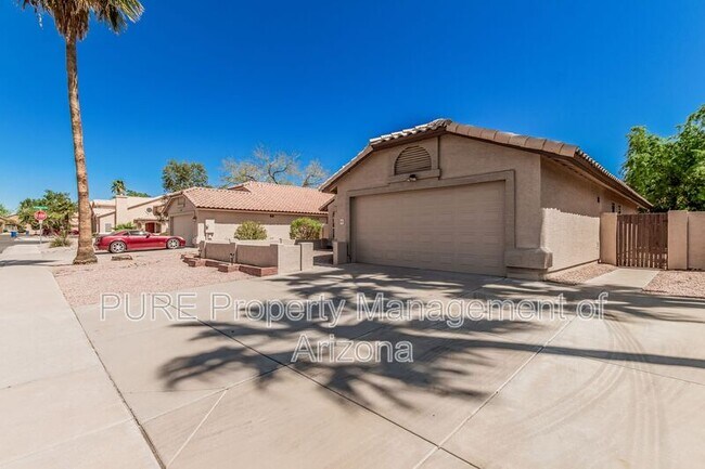 9737 S Darrow Dr Tempe, AZ 85284 photo 3